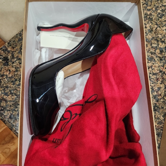 𝘊𝘩𝘳𝘪𝘴𝘵𝘪𝘢𝘯 𝘓𝘰𝘶𝘣𝘰𝘶𝘵𝘪𝘯 𝘸𝘢𝘸𝘺 𝘋𝘰𝘭𝘭𝘺 𝘩𝘦𝘦𝘭*𝘚𝘖𝘓𝘋* - Picture 4 of 16